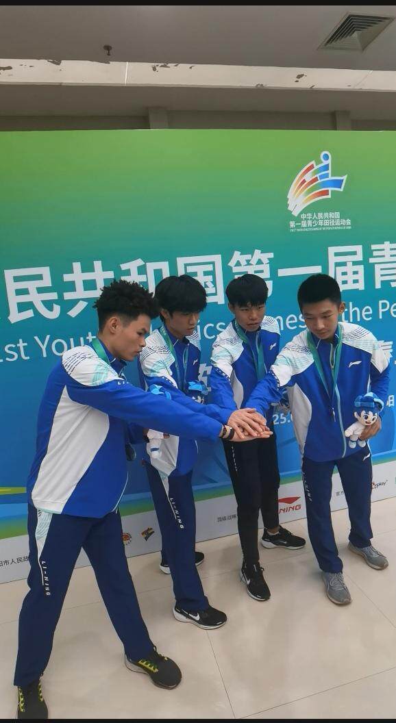 米接力预赛, 对手打破纪, 青少年纪录
