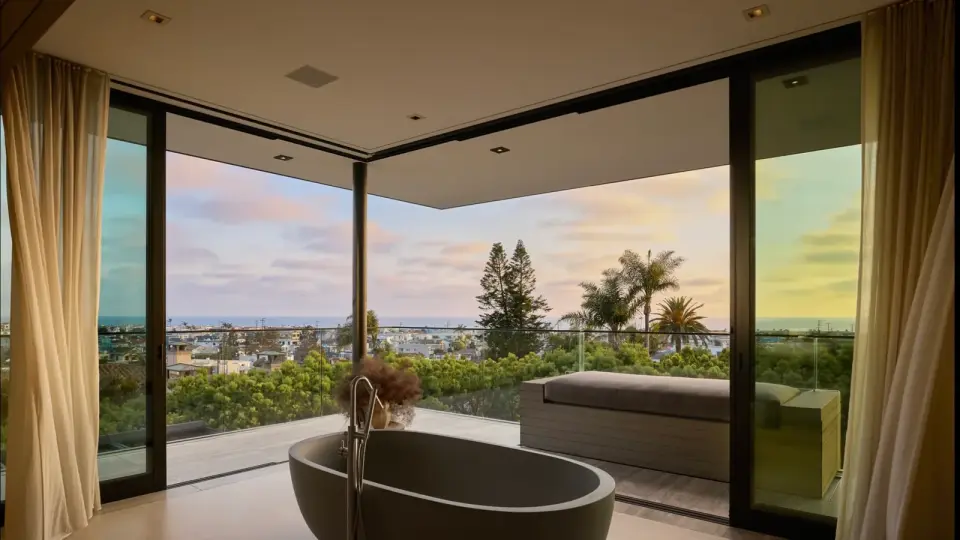 东契奇刚刚, 波娃位于曼