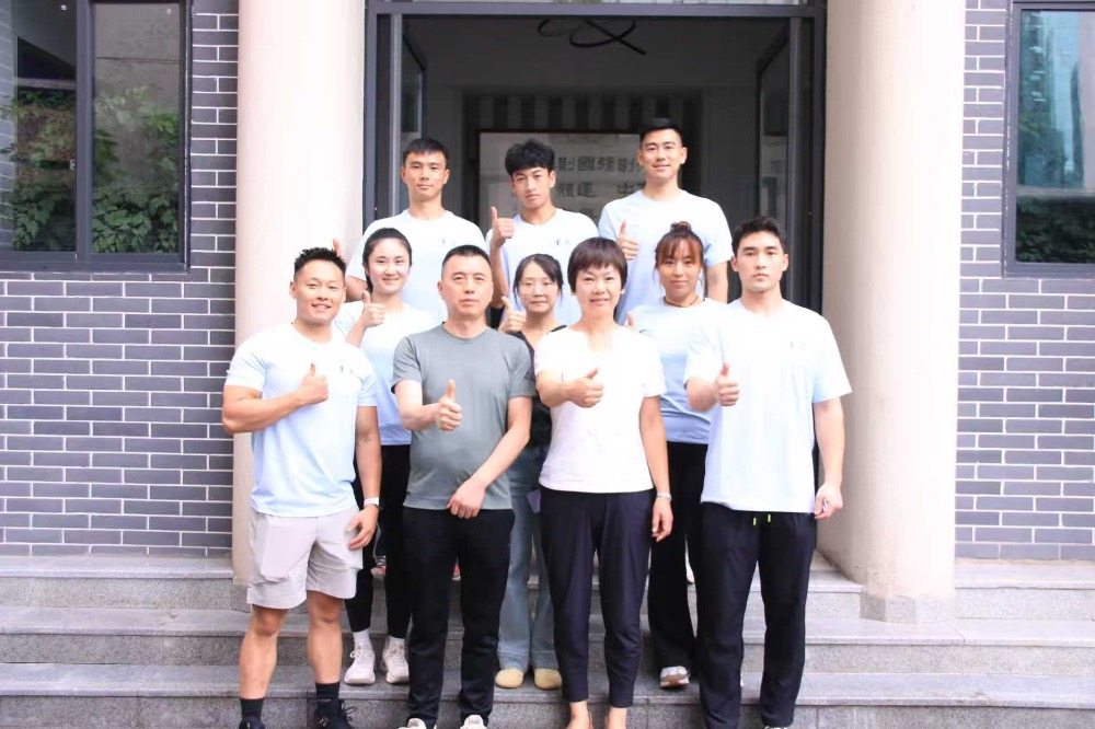 丰富的一线, 认真比赛